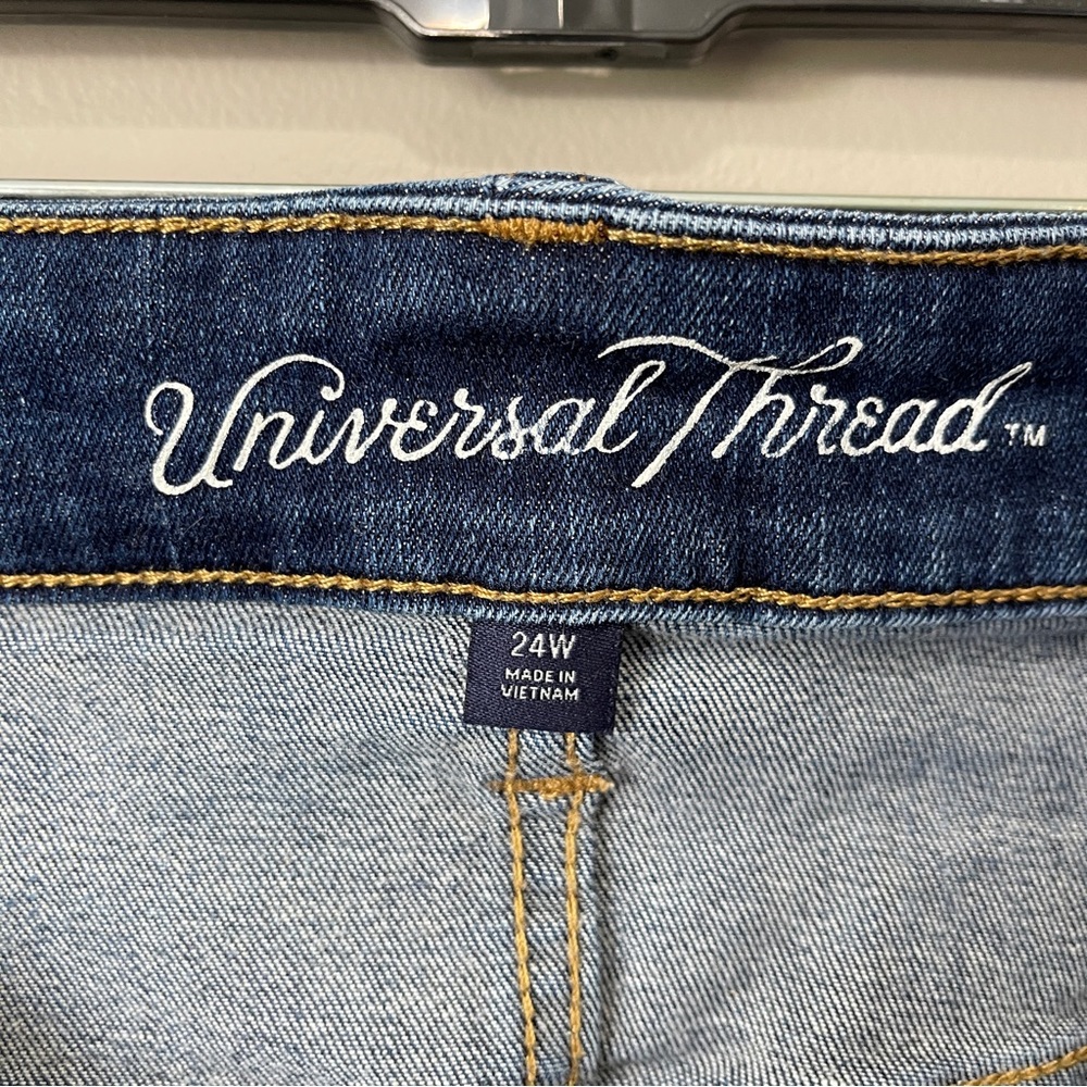 Universal Thread Jean Shorts 4.5” Inseam - Picture 7 of 10